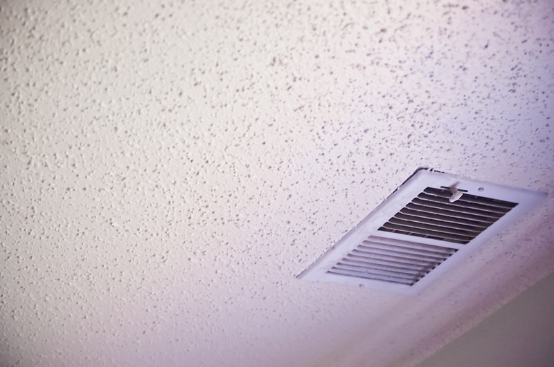 Popcorn ceiling with vent.